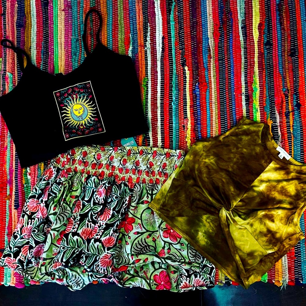 🔥NWT & OTHER EARTHBOUND TRADING LOT OF 3 CROP TANKS TYE DYE FLORAL SHORTS L XL